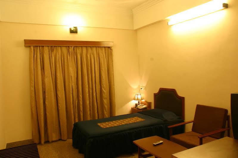 Hotel Asansol International Екстер'єр фото