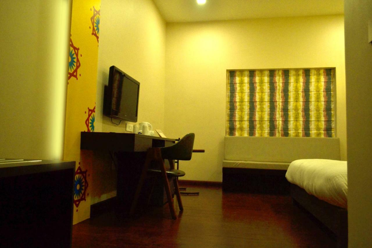 Hotel Asansol International Екстер'єр фото